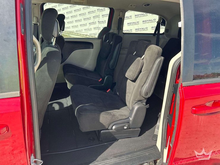 2016-dodge-grand-caravan-image-16
