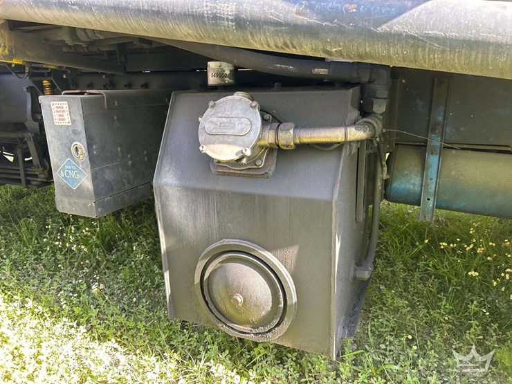 2019-peterbilt-520-image-17