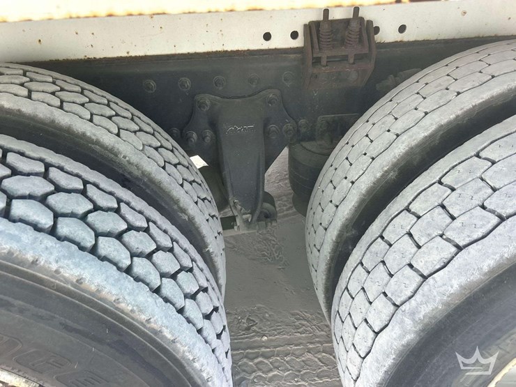 2019-freightliner-m2-106-image-26