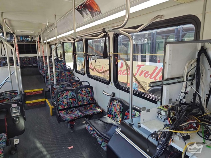 2012-gillig-low-floor-image-25