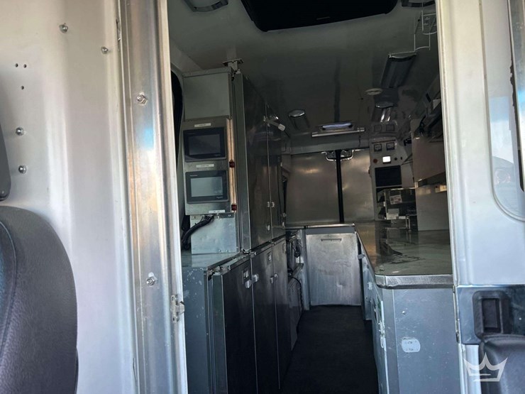 2021-mercedes-benz-sprinter-4500-image-19