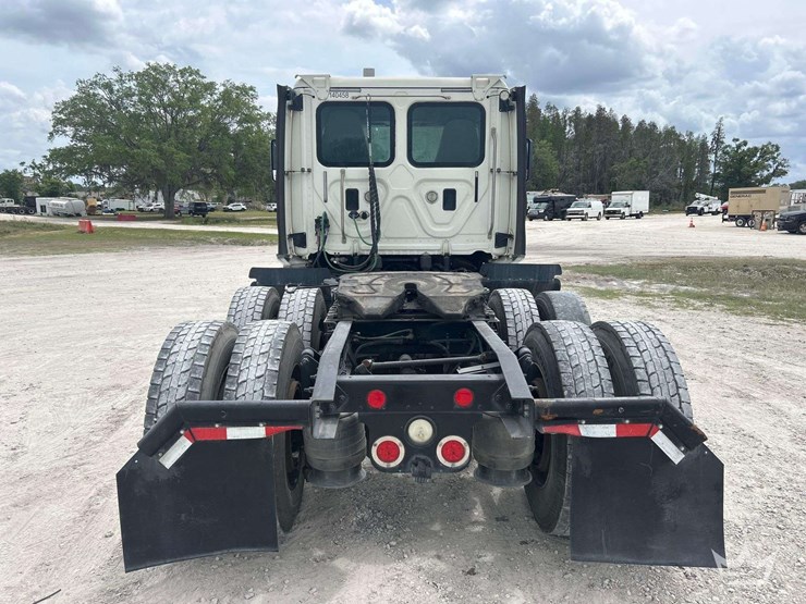 2016-freightliner-cascadia-125-image-23