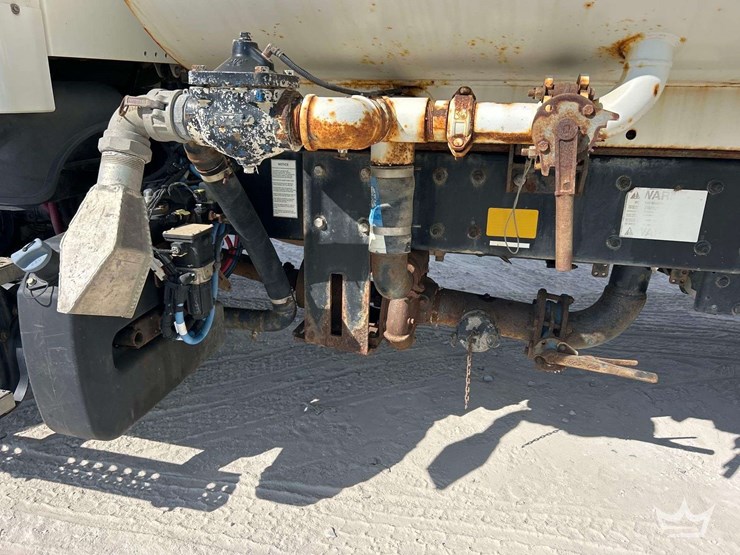 2019-freightliner-m2-106-image-21