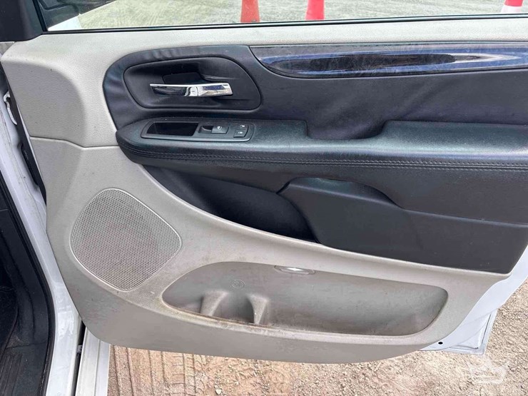 2017-dodge-grand-caravan-image-22