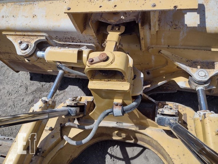 2014-caterpillar-d6t-xw-image-26