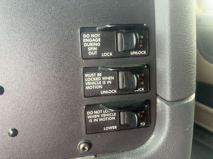 2015-freightliner-cascadia-125-image-31