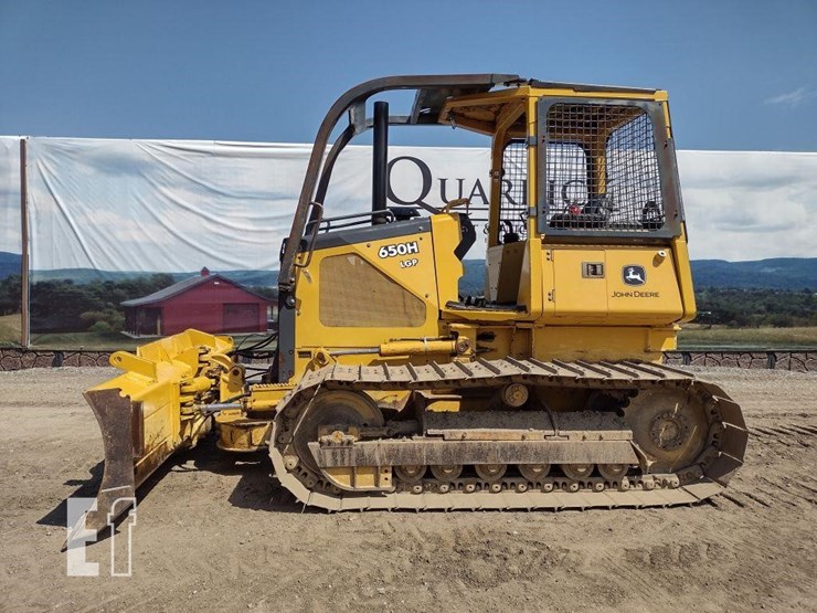 2004-deere-650h-image-1