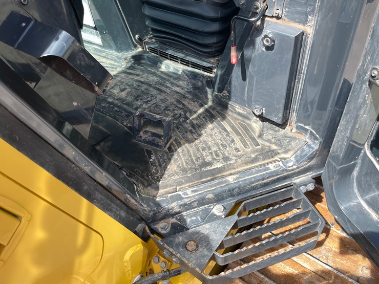 2020-komatsu-d51px-image-53