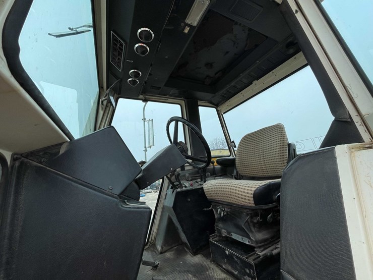 #4065-•-case-2390-tractor-image-79