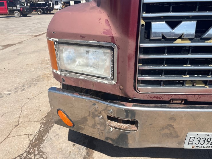 #4013-•-2000-quad-axle-mack-dump-truck-(has-wi-title)-image-55