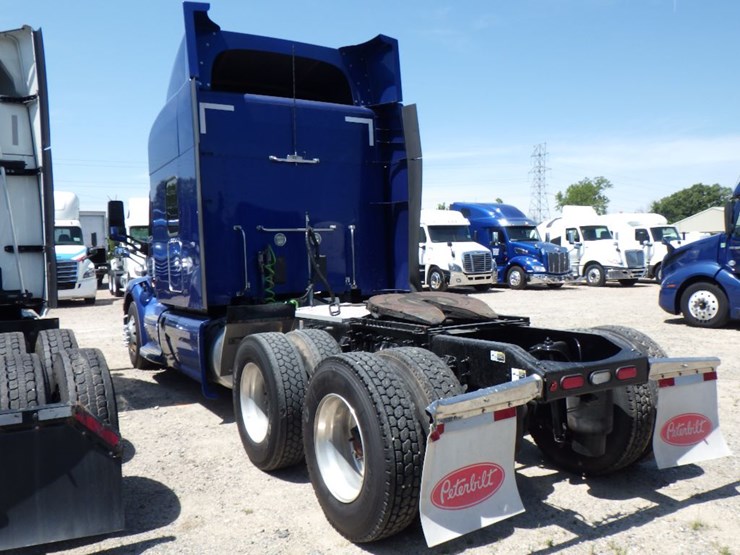 2021-peterbilt-579-image-13