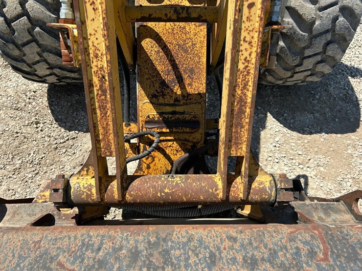 caterpillar-906-image-10