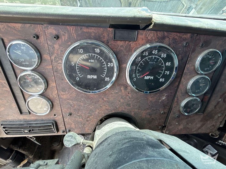 2001-international-9200i-image-23