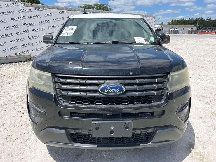 2017-ford-explorer-image-25