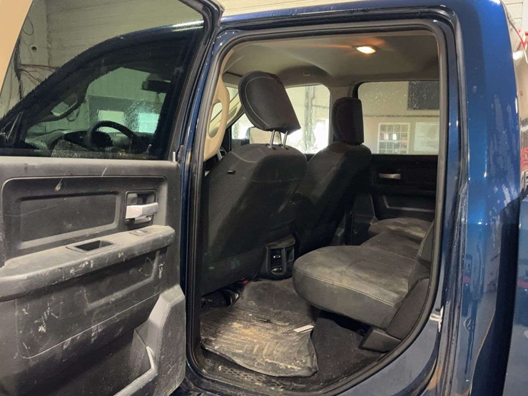 2019-dodge-3500-image-11