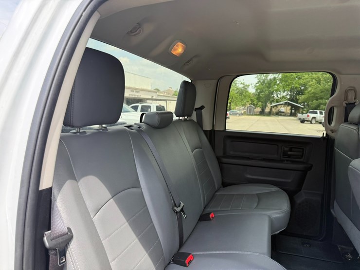 2016-dodge-1500-image-28