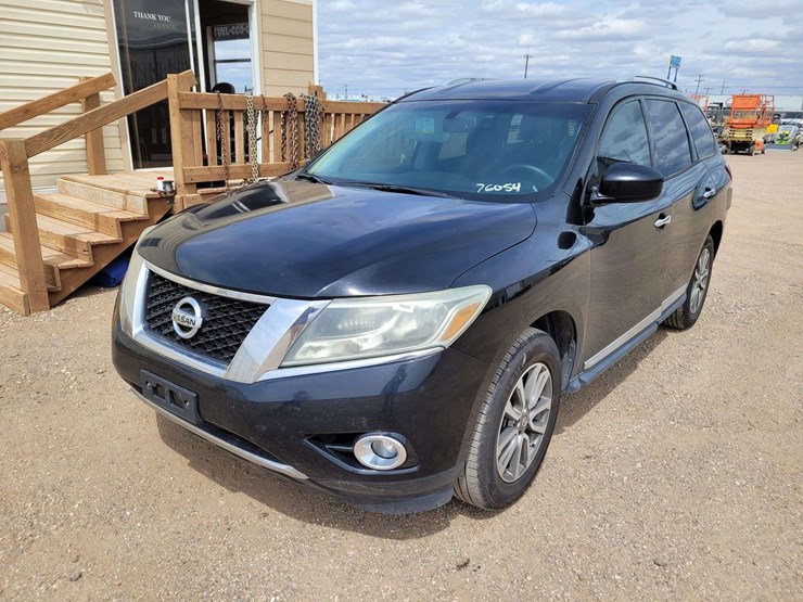 2013-nissan-pathfinder-image-1