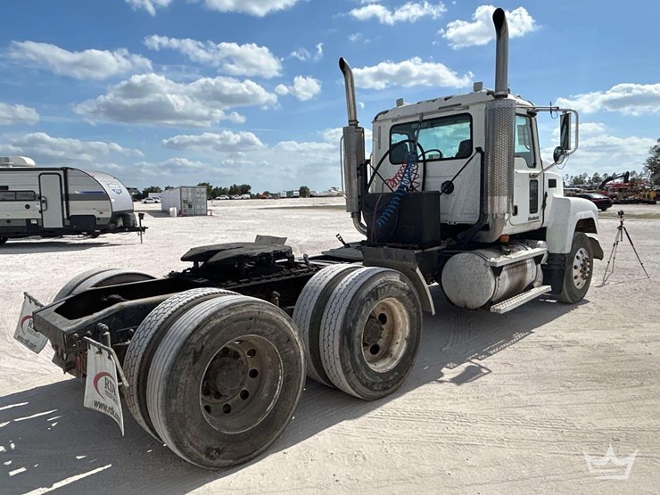 2005-mack-ch613-image-3