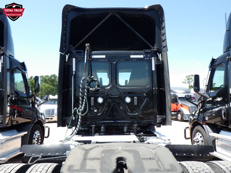 2022-freightliner-cascadia-116-image-10