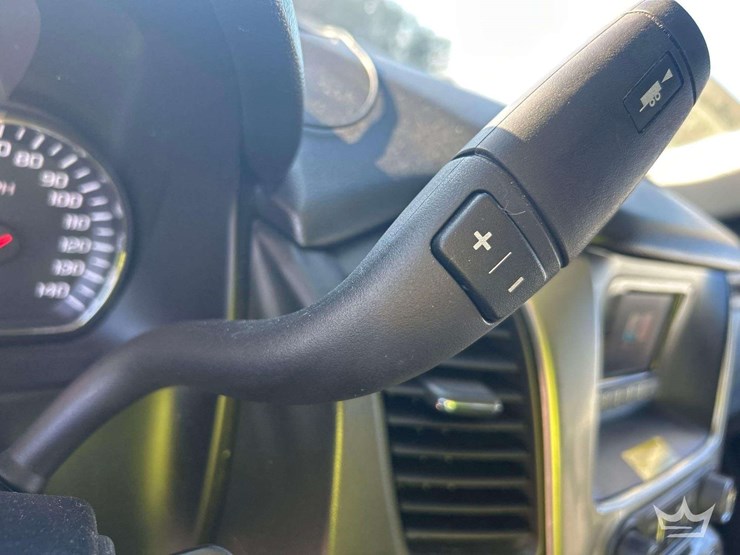 2016-chevrolet-suburban-image-17