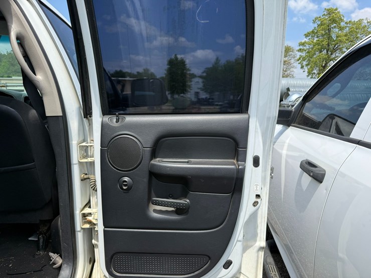 2003-dodge-ram-2500-image-30