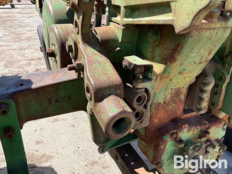 1958-john-deere-520-image-12