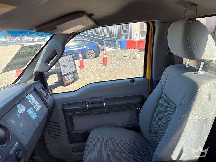 2014-ford-f550-image-17