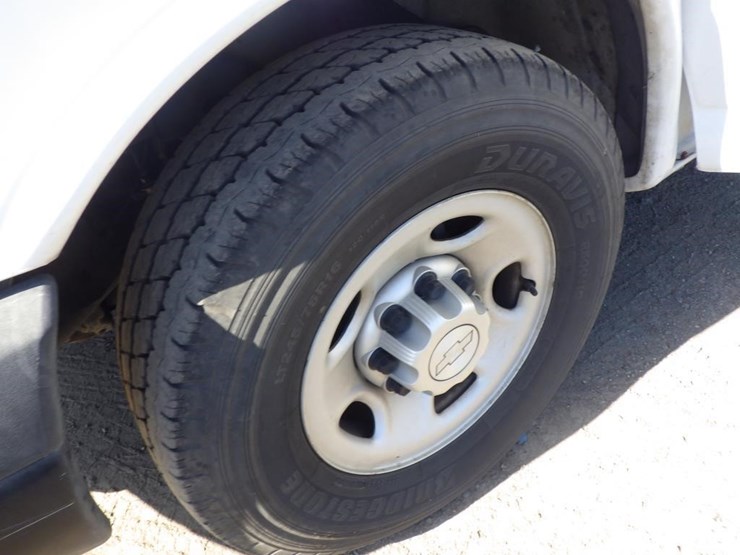 2016-chevrolet-express-2500-image-13