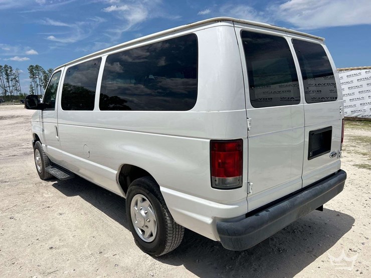 2011-ford-e250-image-4