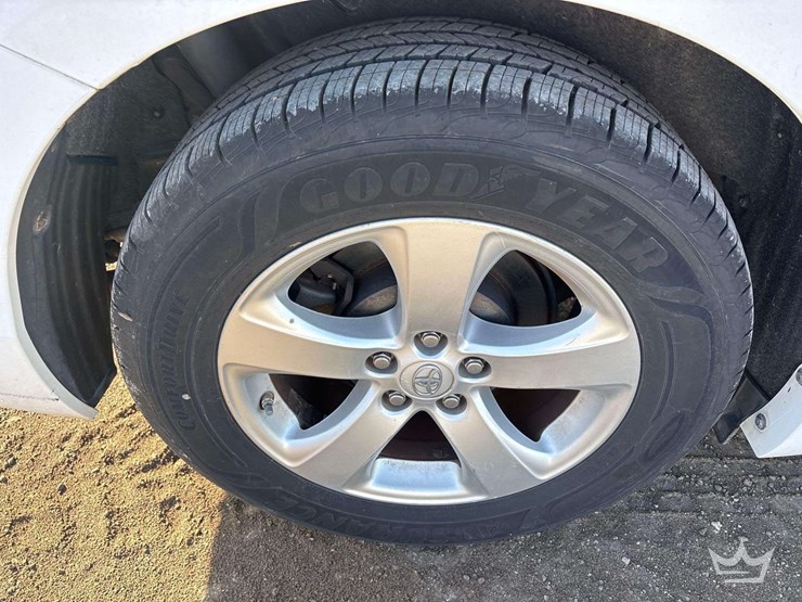 2013-toyota-sienna-image-25