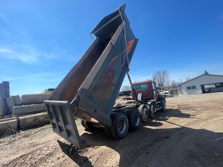 #4013-•-2000-quad-axle-mack-dump-truck-(has-wi-title)-image-148