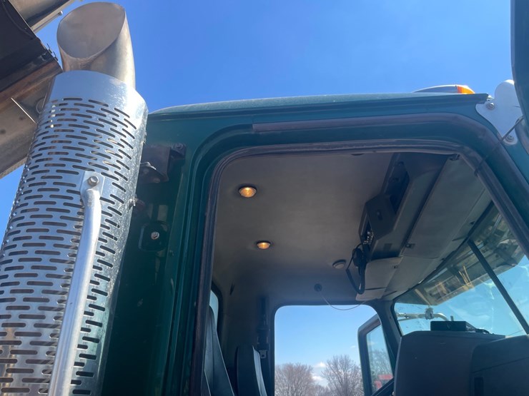 2013-mack-granite-104fr-image-160