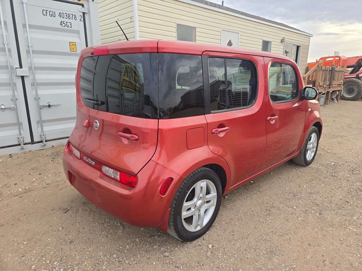 2010-nissan-cube-image-3