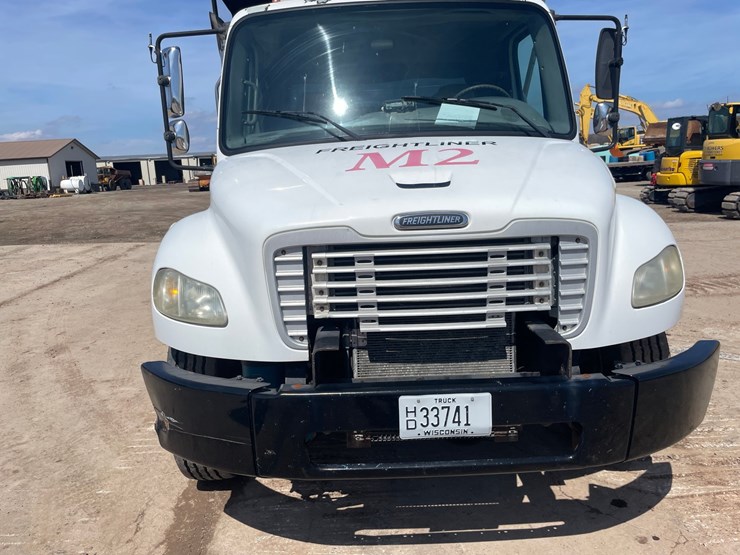 #4015-•-2004-freightliner-dump-truck-(has-wi-title)-image-37
