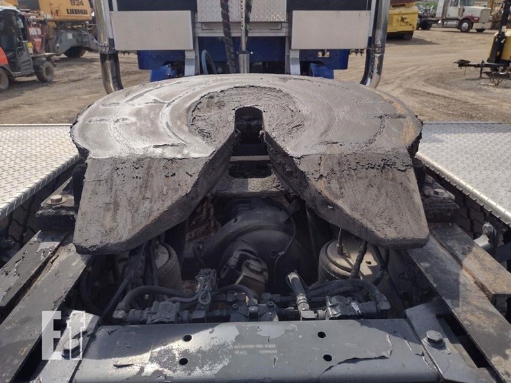 2012-peterbilt-389-image-28