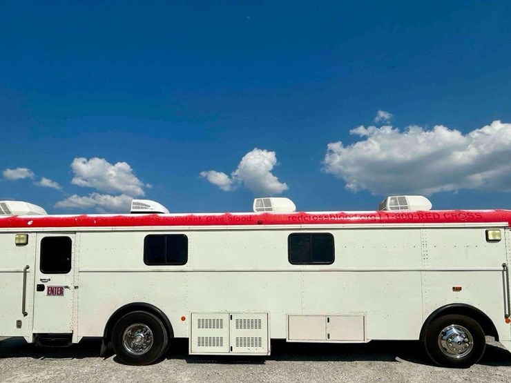2011-thomas-saf-t-liner-image-5