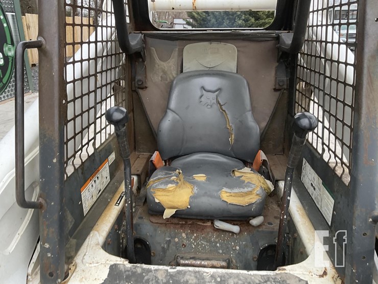 2004-bobcat-t300-image-14