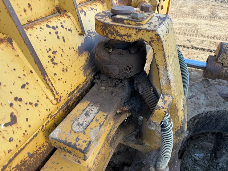 caterpillar-d4h-lgp-image-16