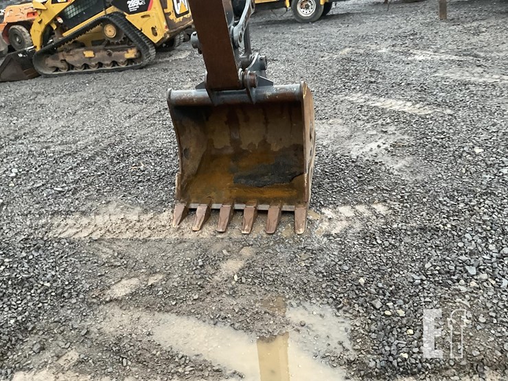 2019-deere-75g-image-11