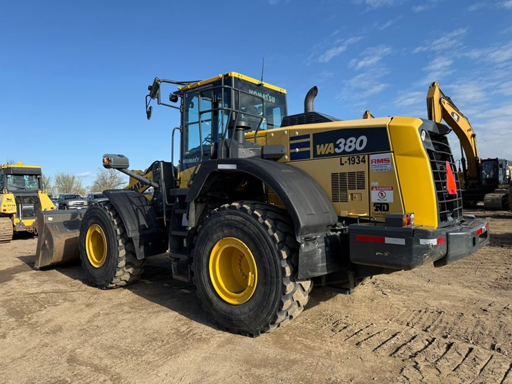 komatsu-wa380-image-3