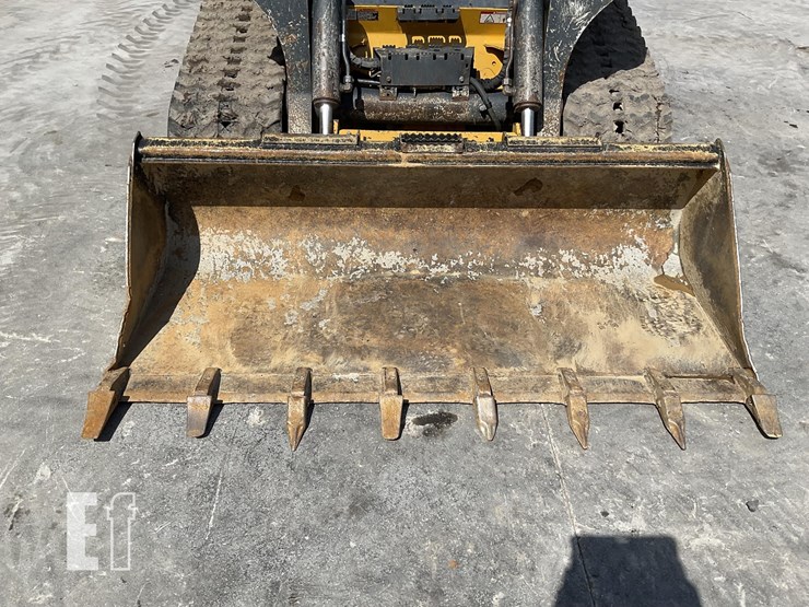 2022-deere-331g-image-11