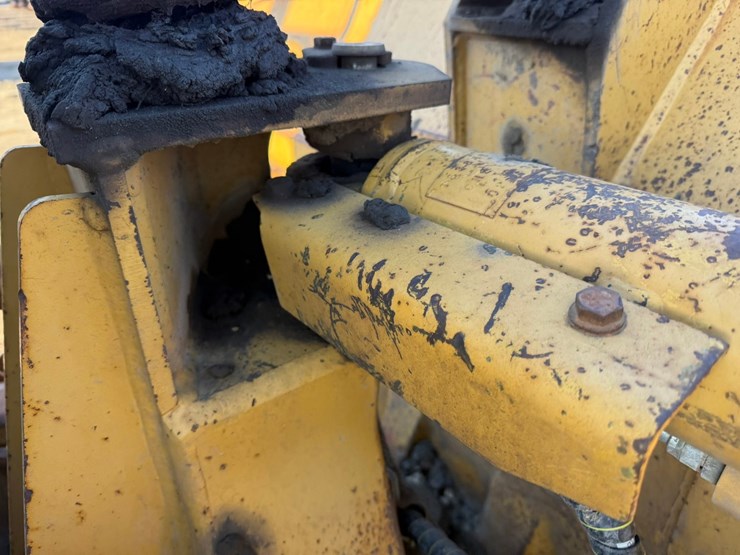 caterpillar-d4g-lgp-image-14
