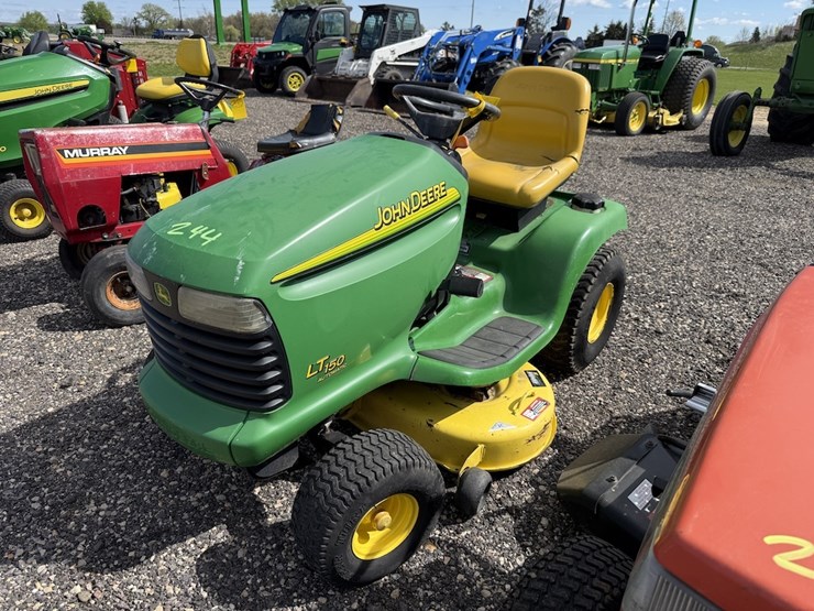 john-deere-lt150-image-1