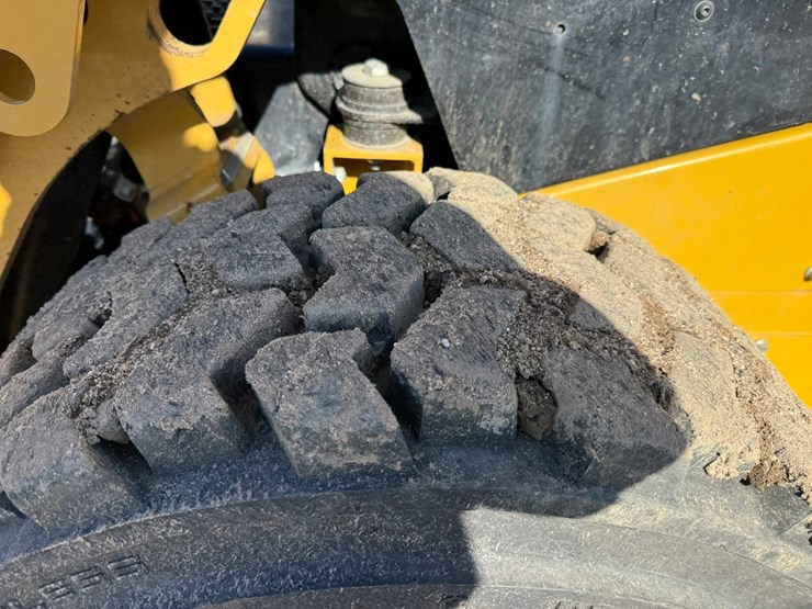 caterpillar-242d3-image-61
