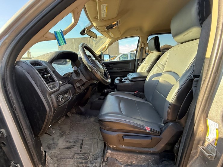 2021-dodge-2500-image-39