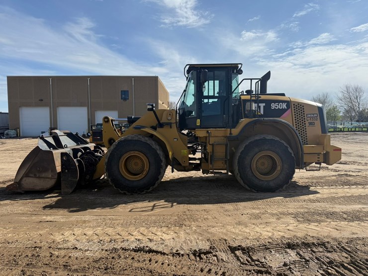 2013-caterpillar-950k-image-2