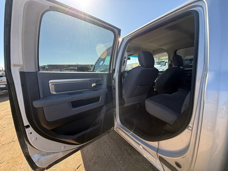 2016-dodge-1500-image-33
