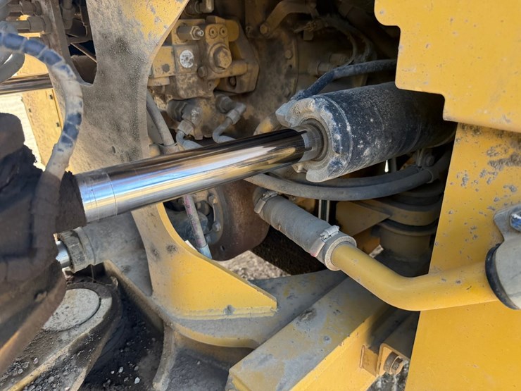 2013-caterpillar-950k-image-31
