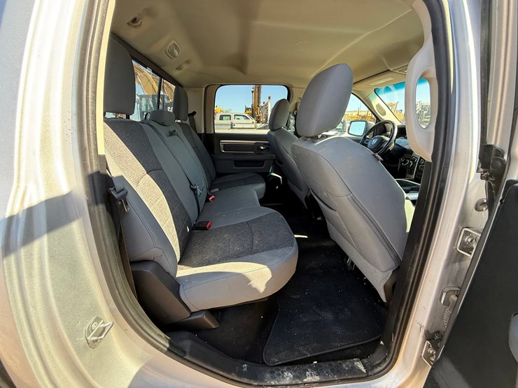 2016-dodge-1500-image-32