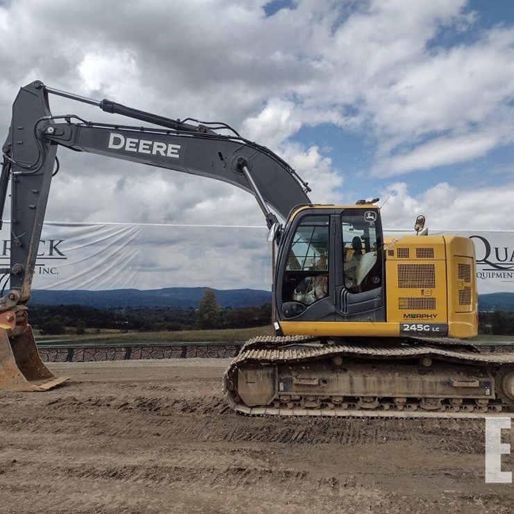 DEERE 245G LC
